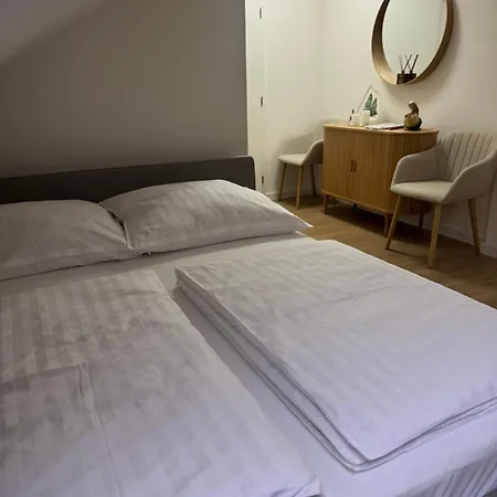 Apartament Kopernik - Sukromne Parkovacie Miesto Hlohovec