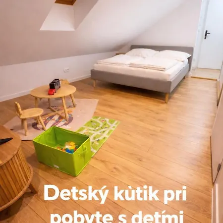 Apartment Kopernik - Sukromne Parkovacie Miesto Hlohovec